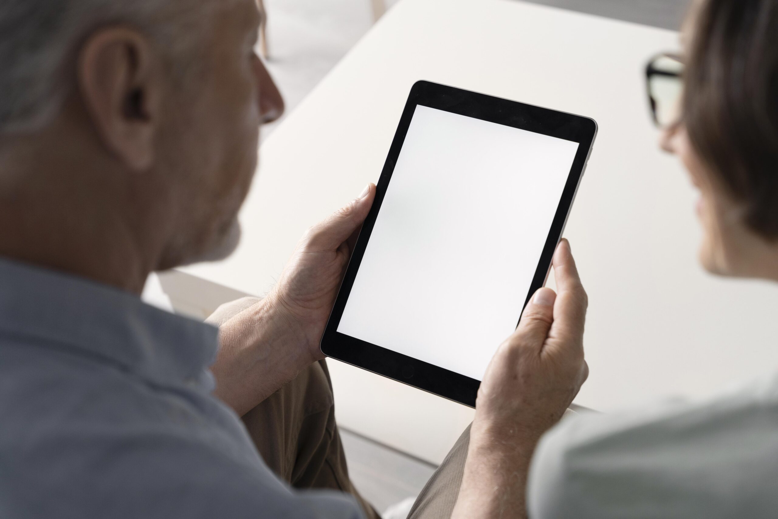 close-up-senior-man-holding-tablet